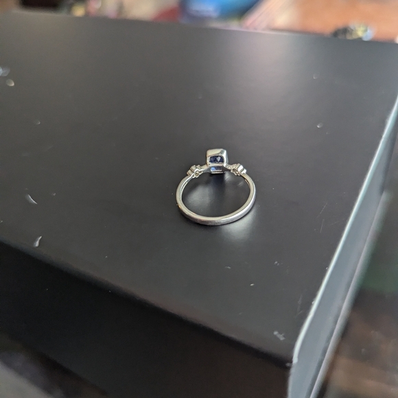 (lab) Blue Sapphire and sterling silver ring, size 7 - Picture 3 of 6